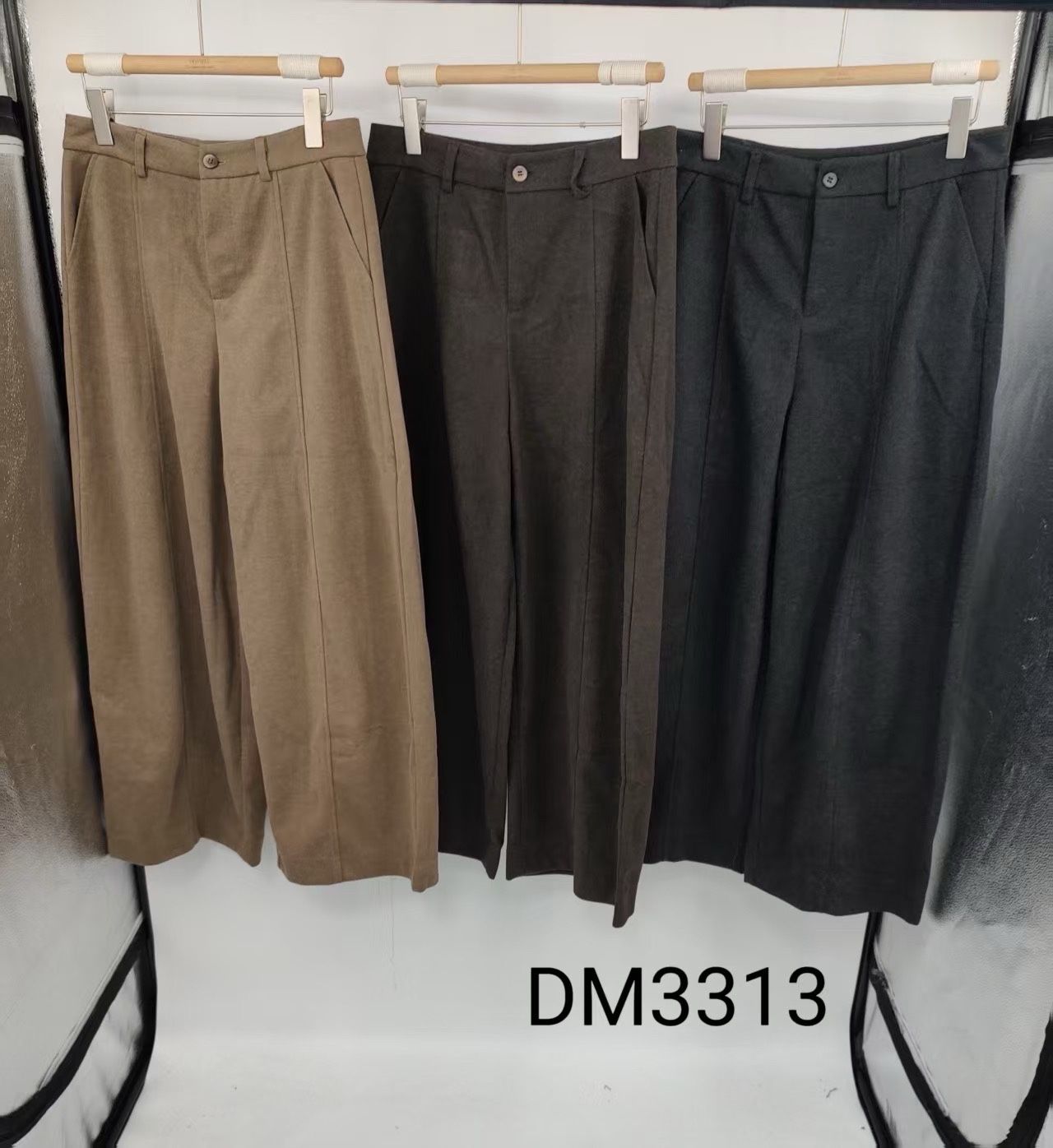 Weit geschnittene Hose mit Falten