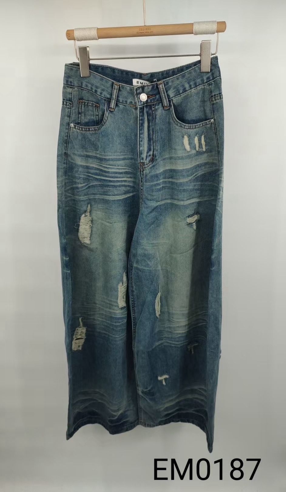 Jeans mit geradem Schnitt und Used-Effekten