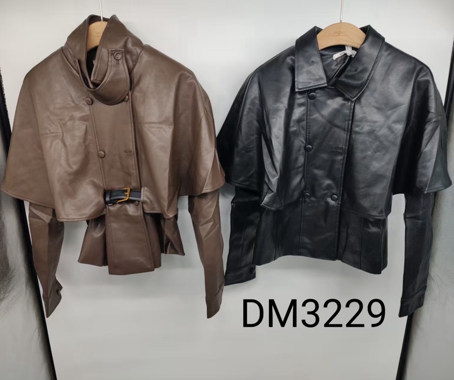 Kunstlederjacke mit Gürtel
