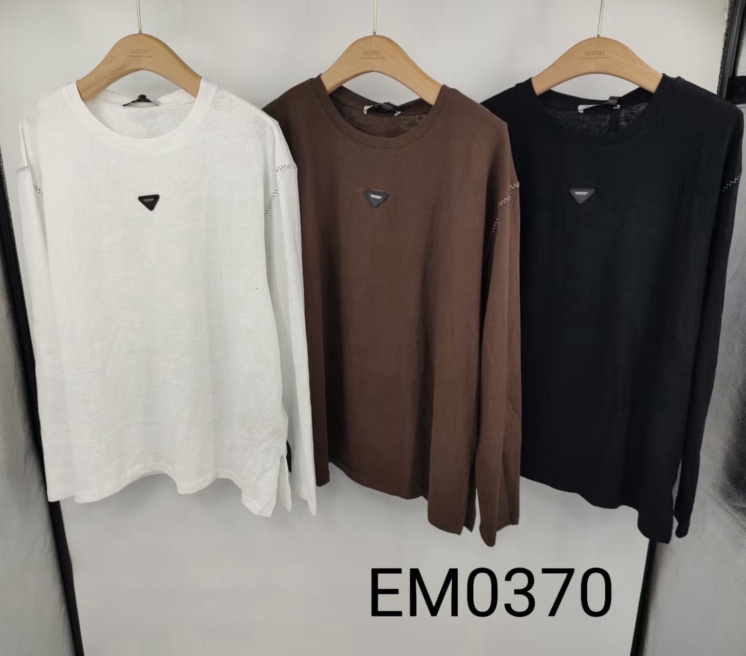 Bluse mit Zierknöpfen