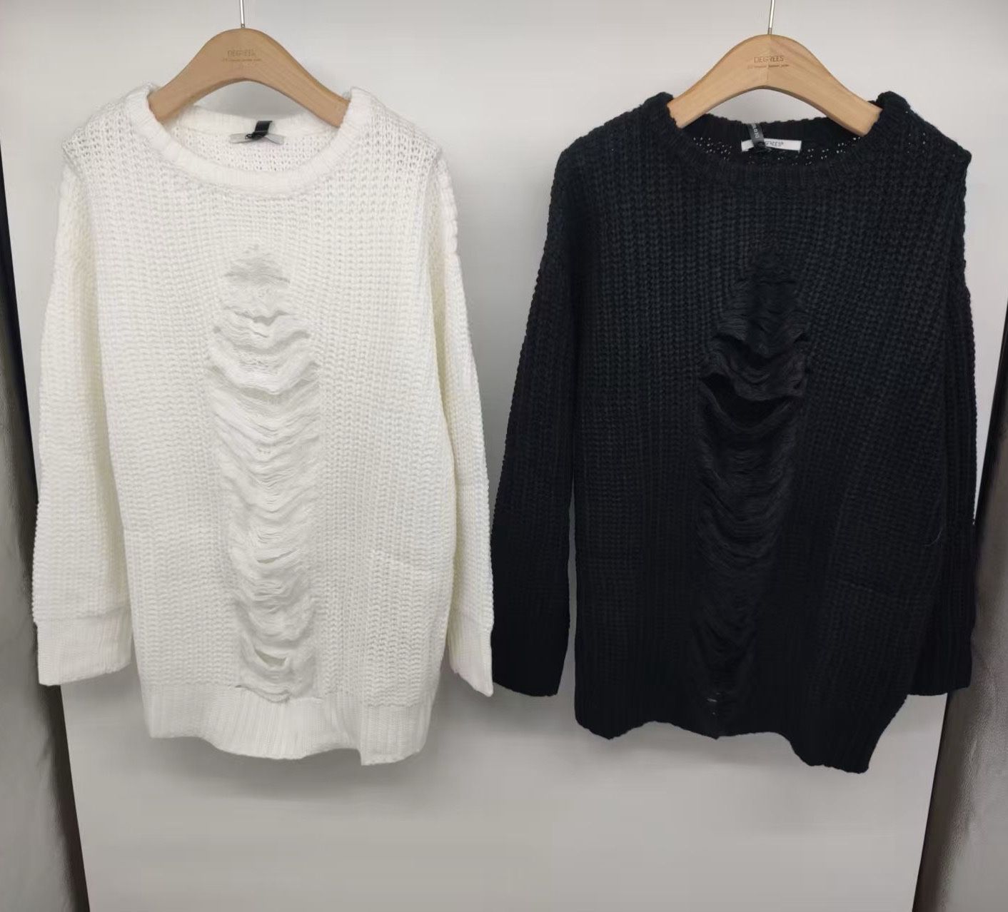 Verlangerter Oversize-Pullover mit Cut-outs