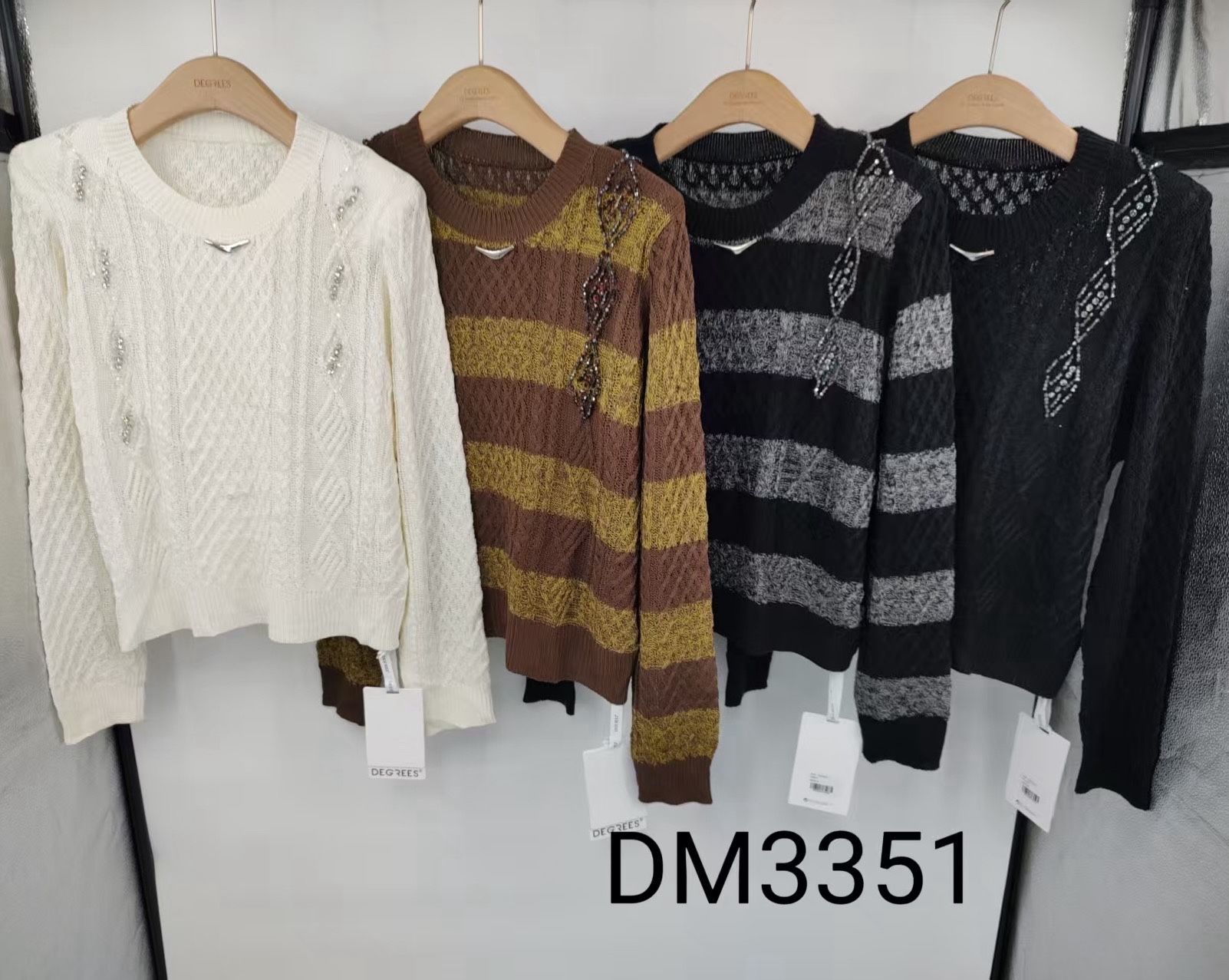 Pullover mit Nietenapplikation