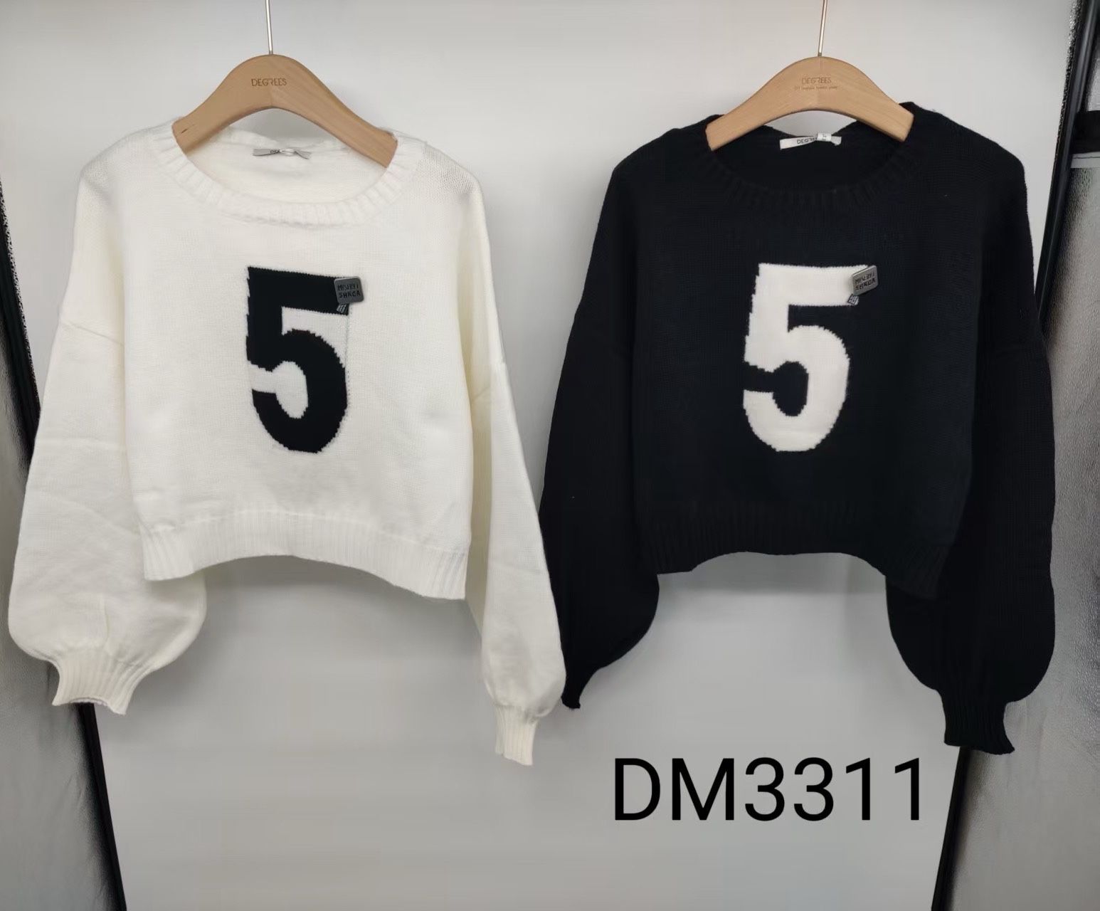 Lockerer Pullover mit Applikation