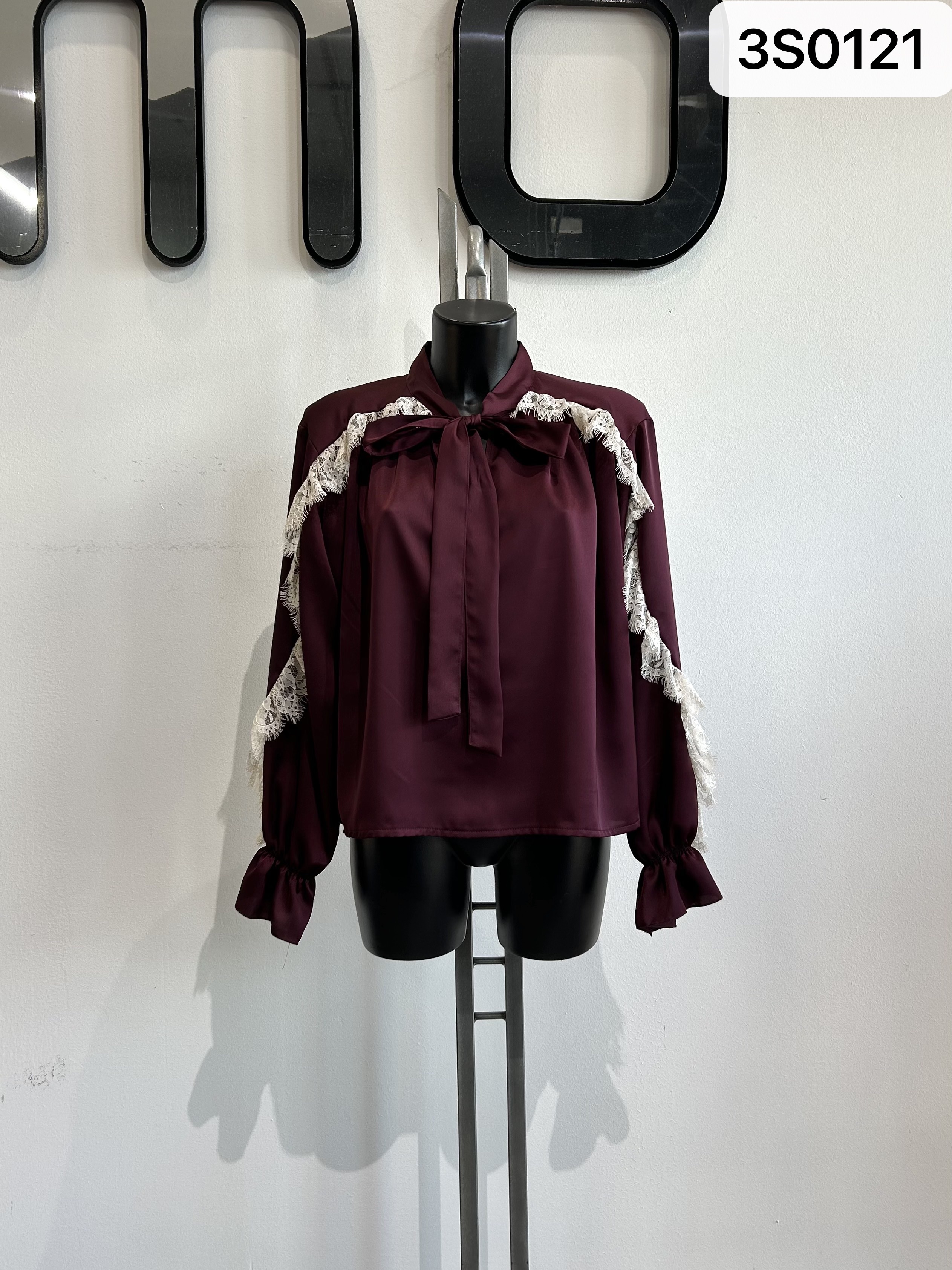 Bluse mit Schleife