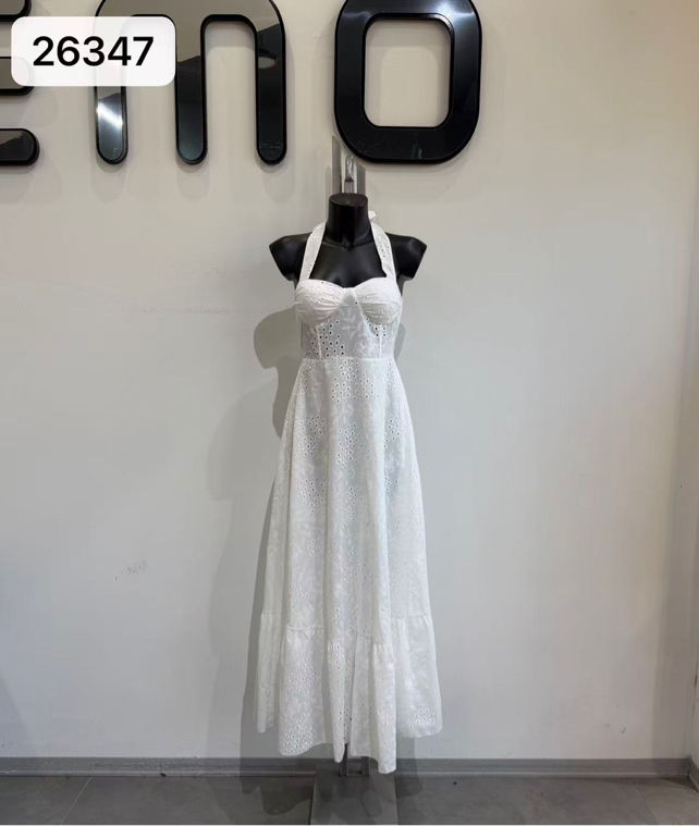 Halter-Maxikleid mit ausgestelltem Rock