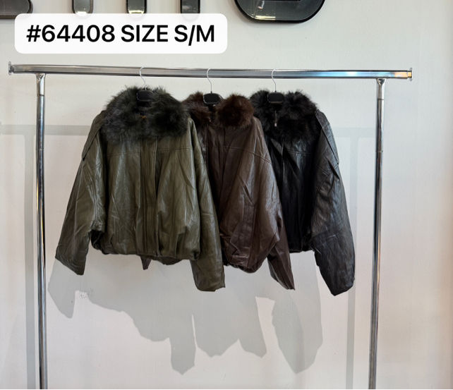 Kurze Jacke mit Fellkragen