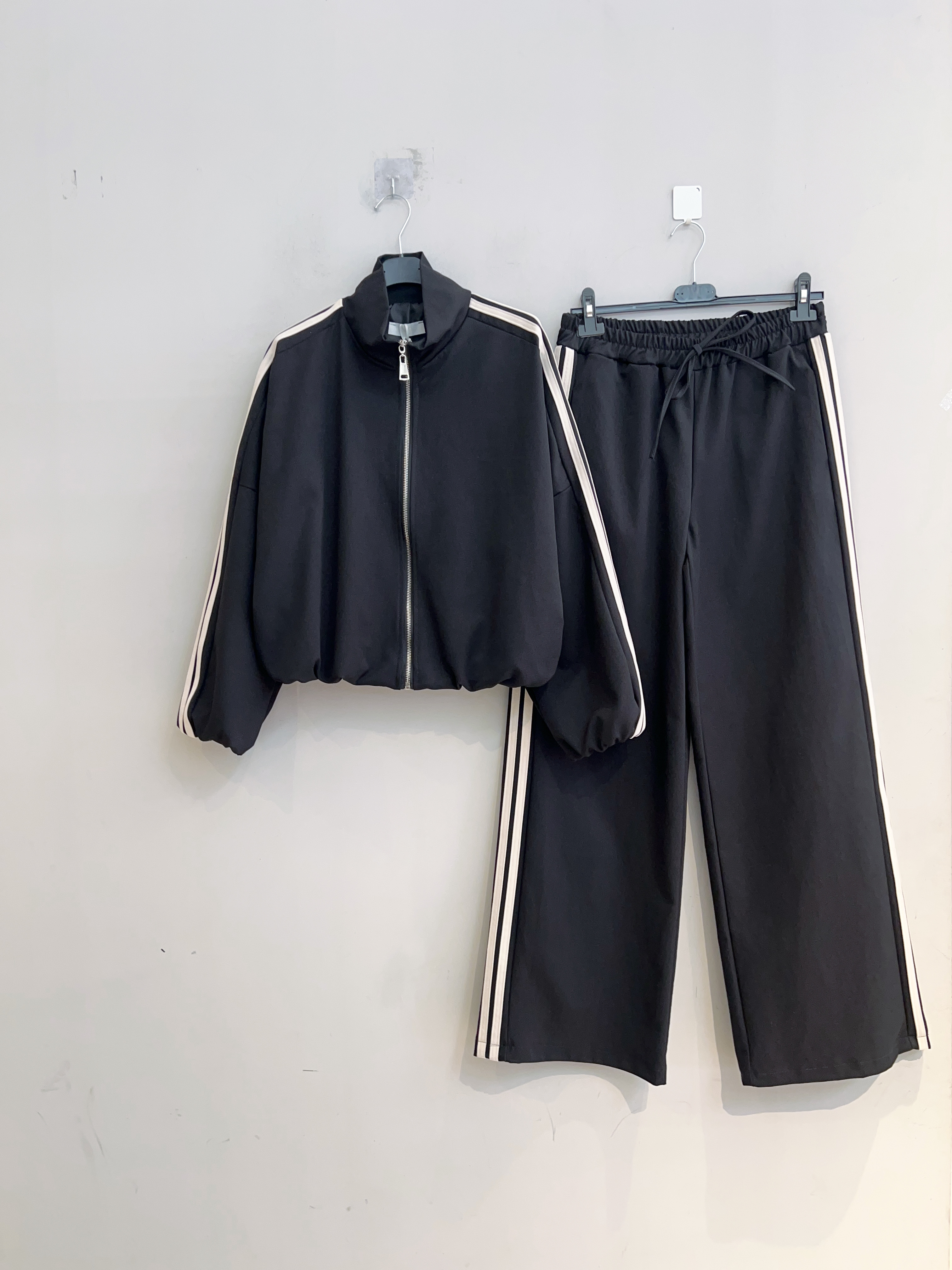 Lässiges Jogging-Set mit Stehkragen
