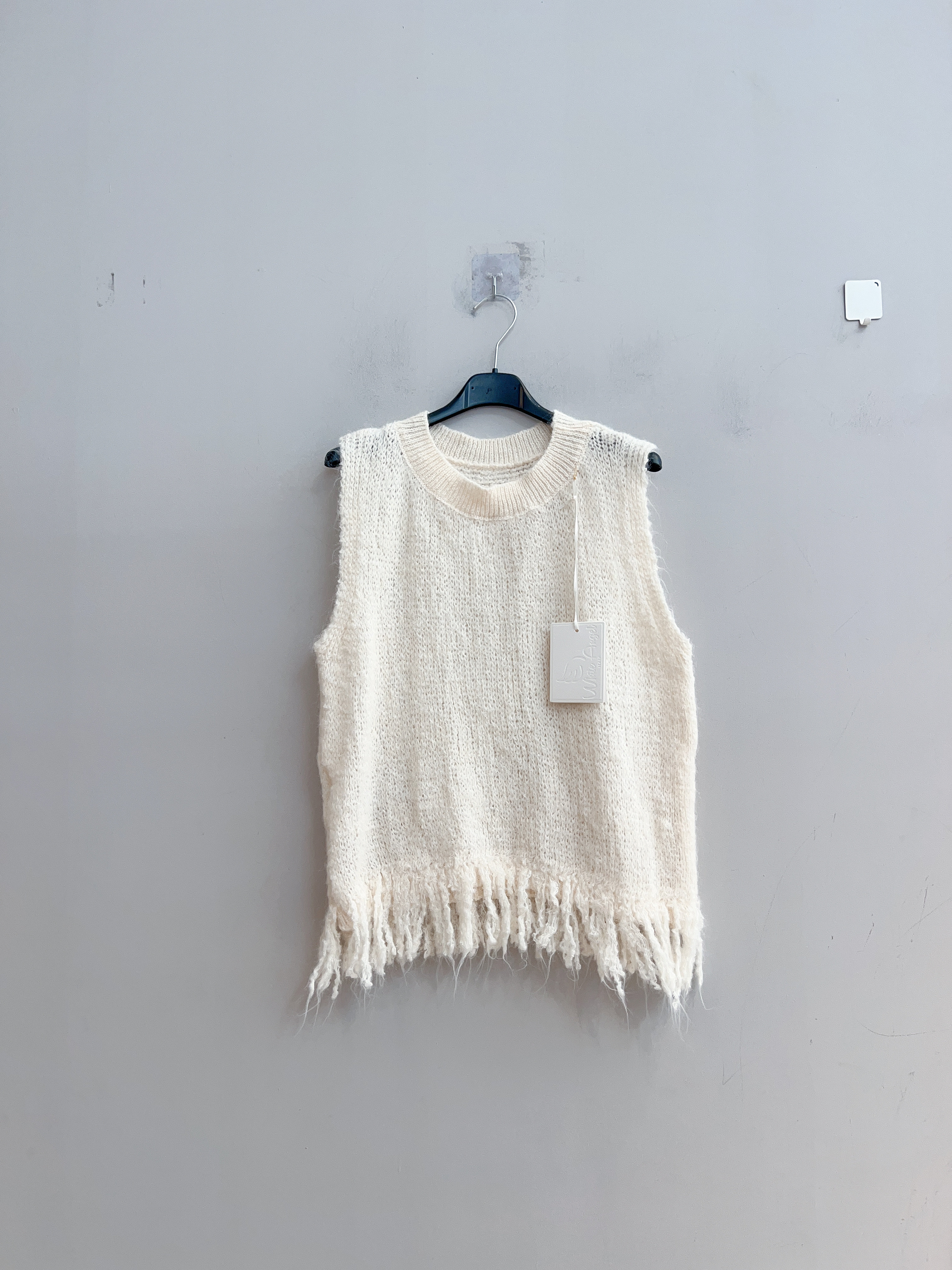 Gestrickte Weste mit Fransen