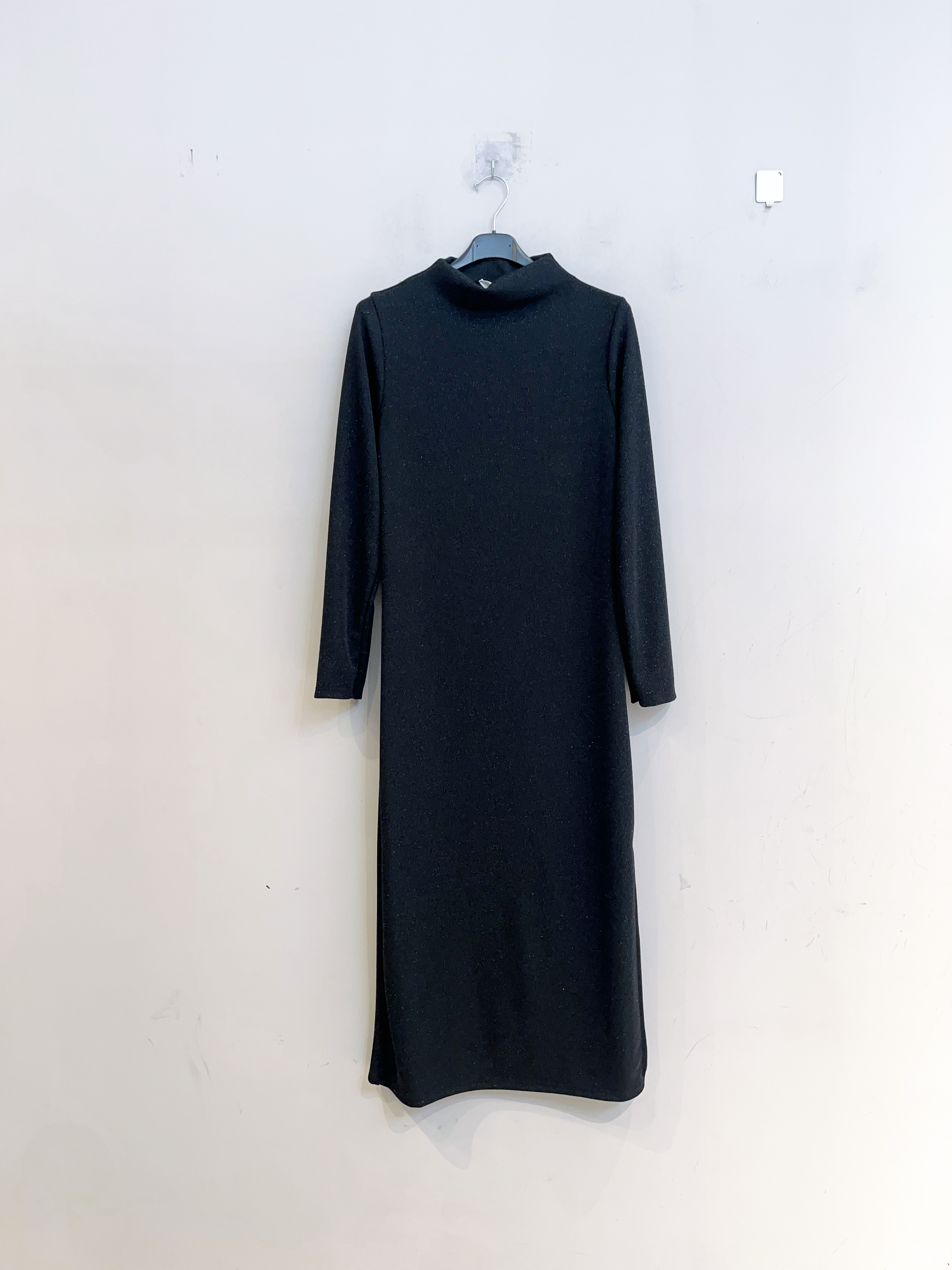 Geripptes Midikleid mit Halb-Stehkragen
