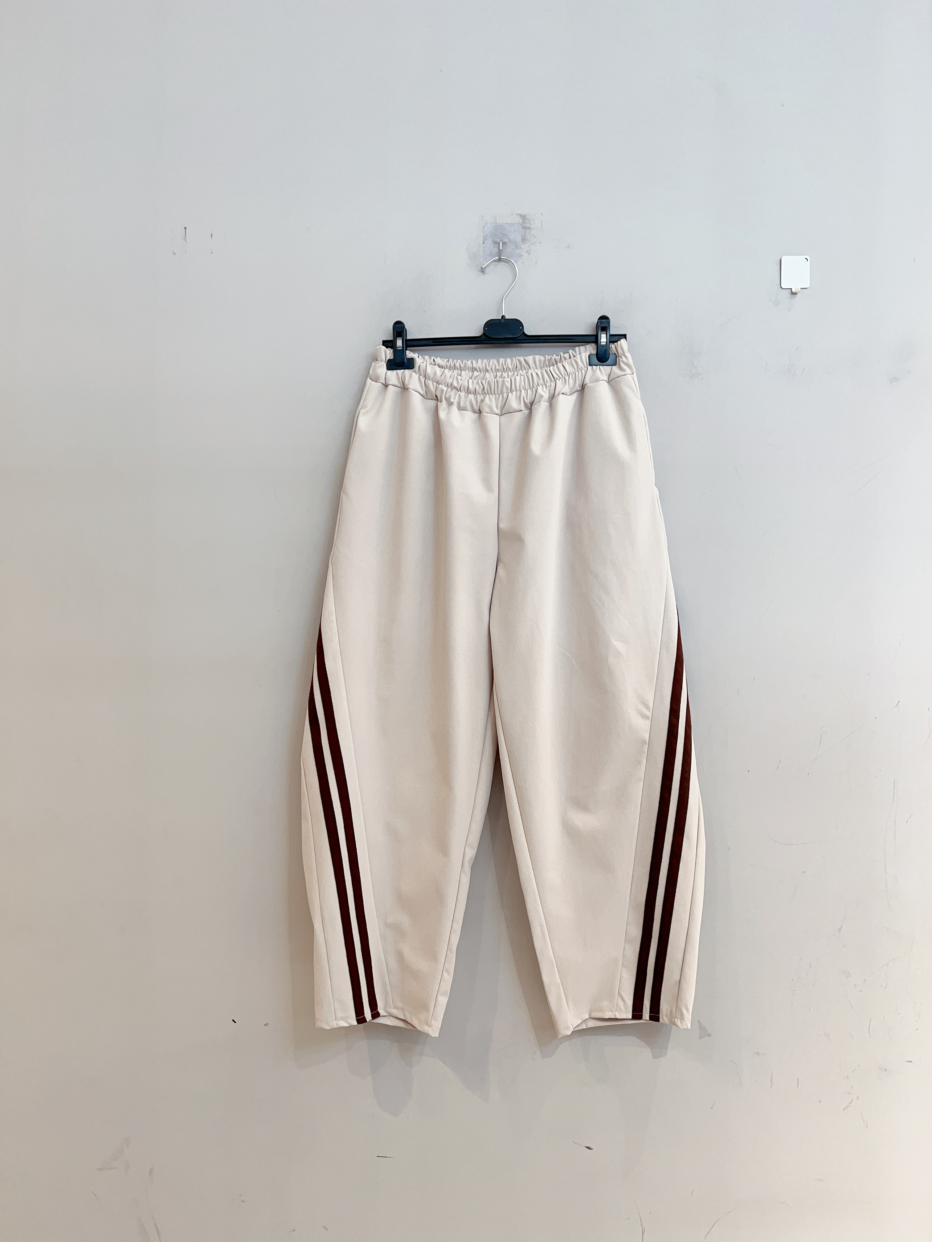 Gerade Hose mit Seitenstreifen