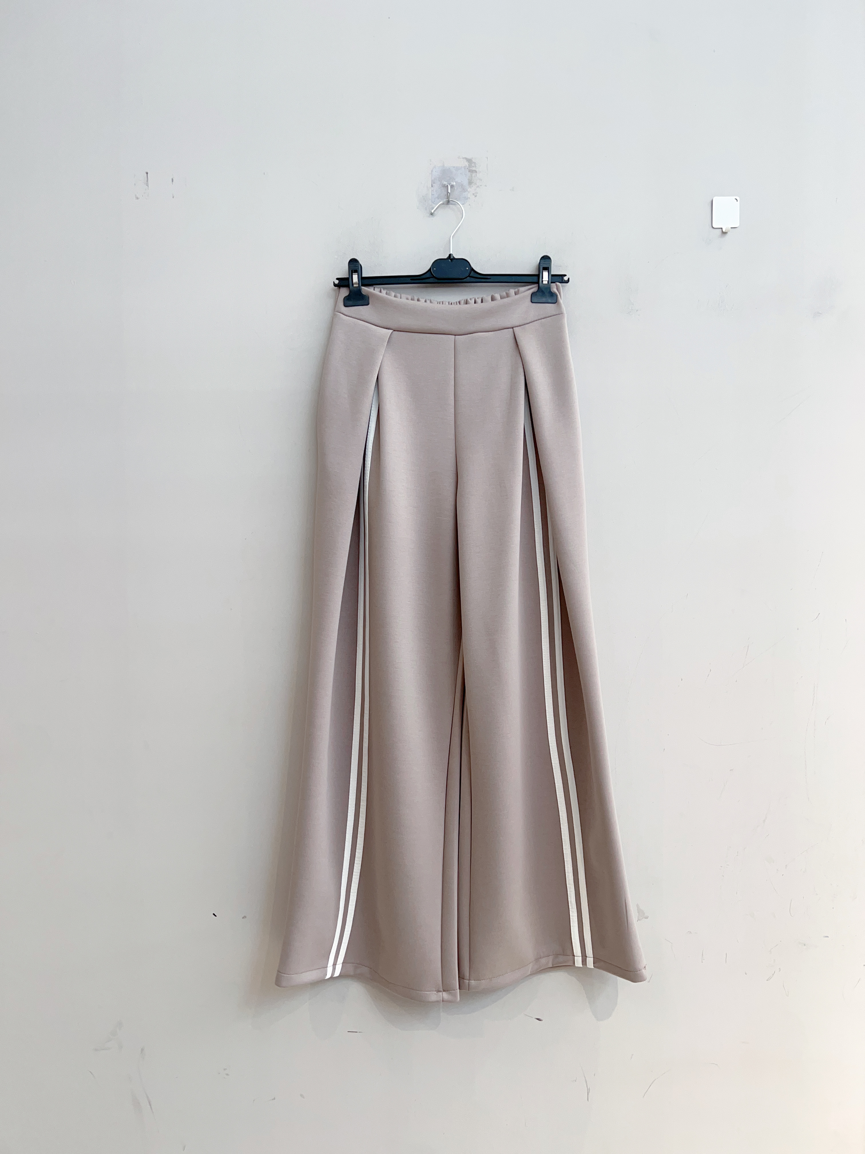 Weite Hosen mit Falten