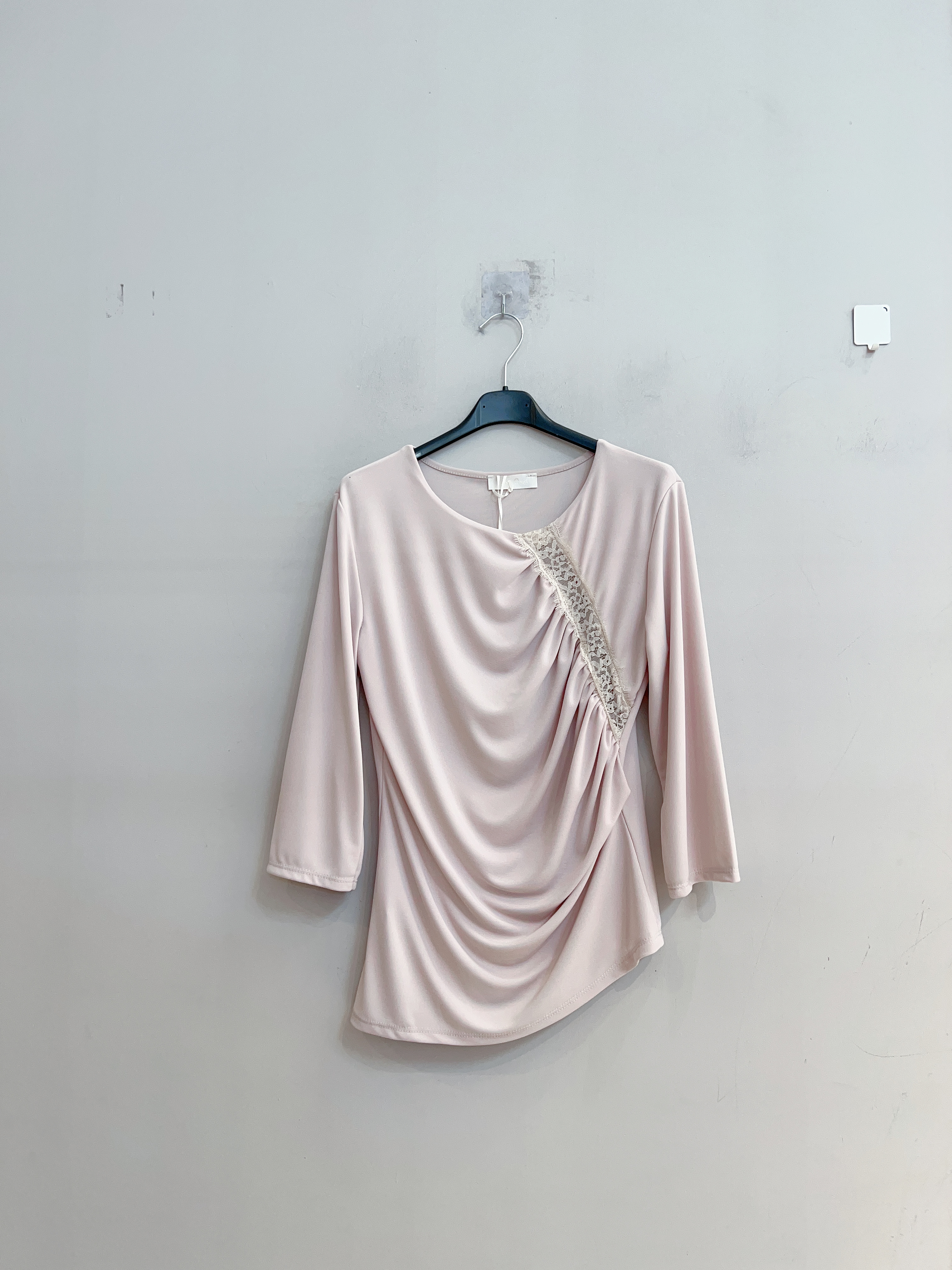 Asymmetrische Bluse mit Raffungen