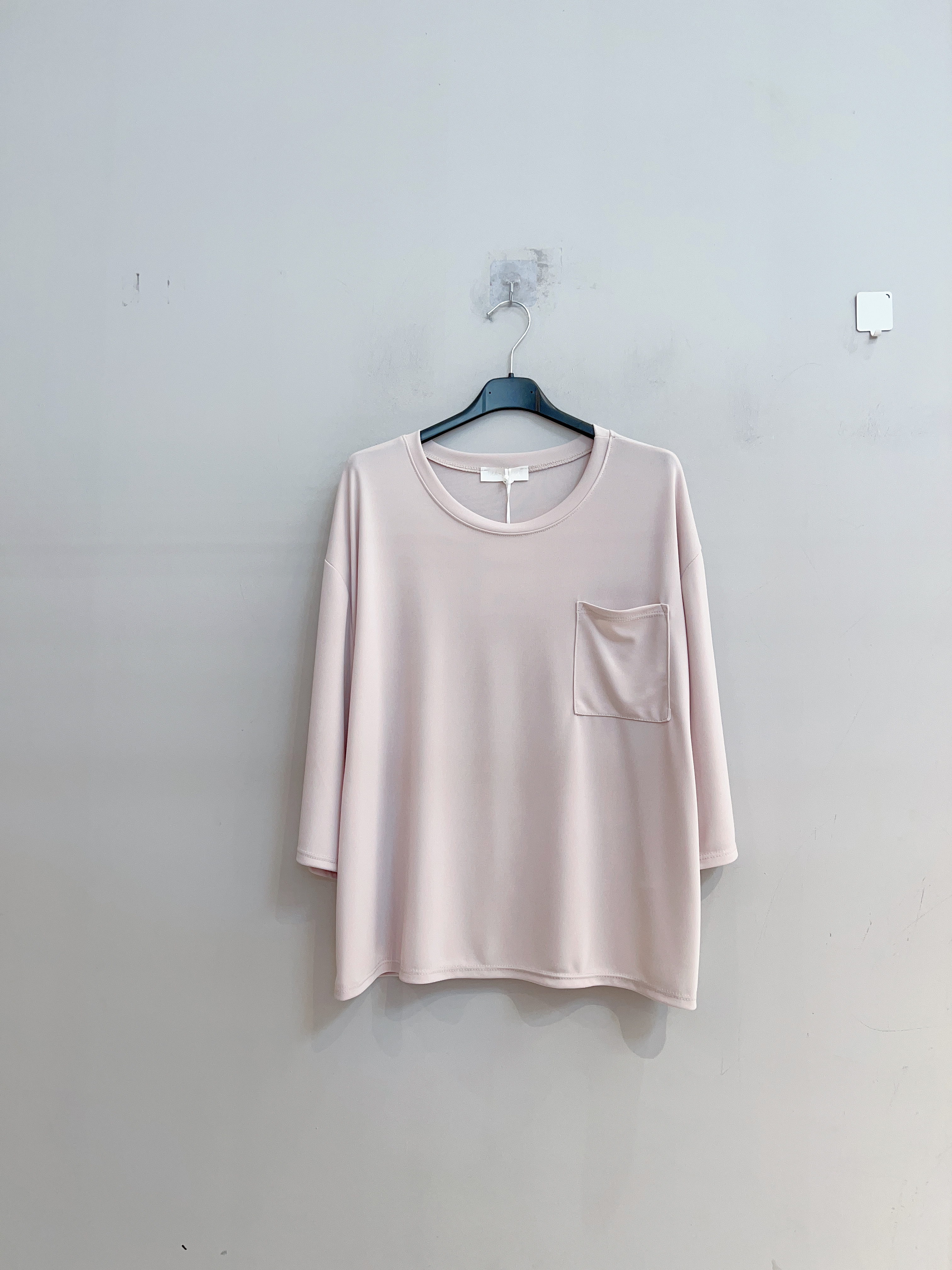 Locker sitzendes Shirt mit Tasche