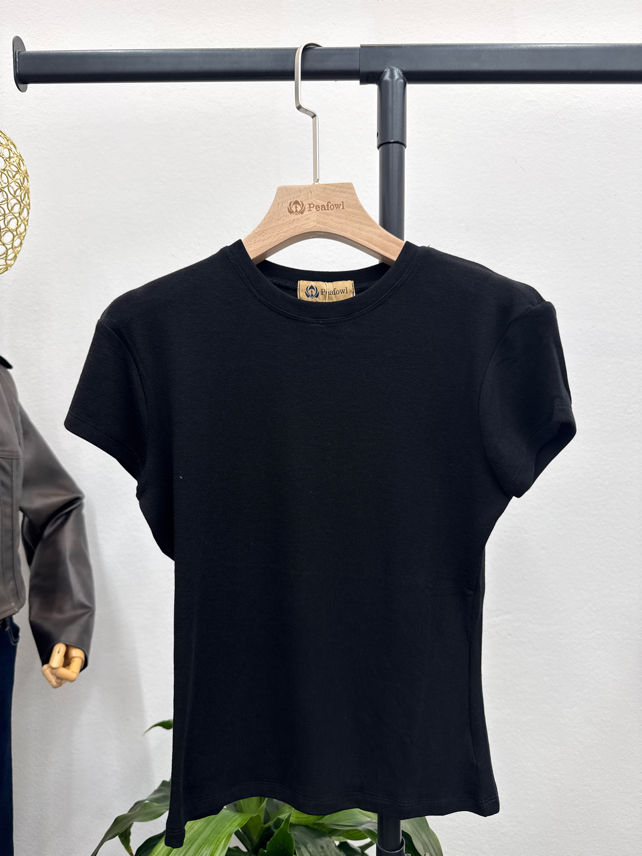 Figurbetontes T‑Shirt mit Rundhalsausschnitt