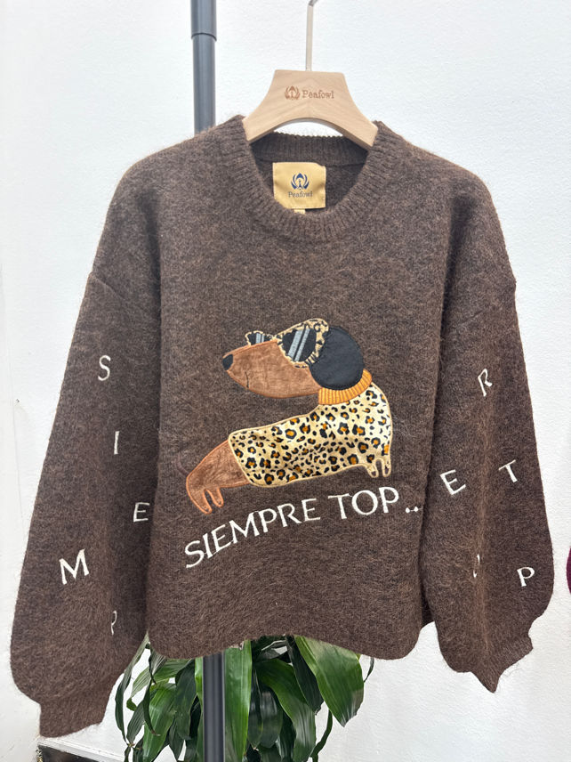 Lockerer Pullover mit Stickerei