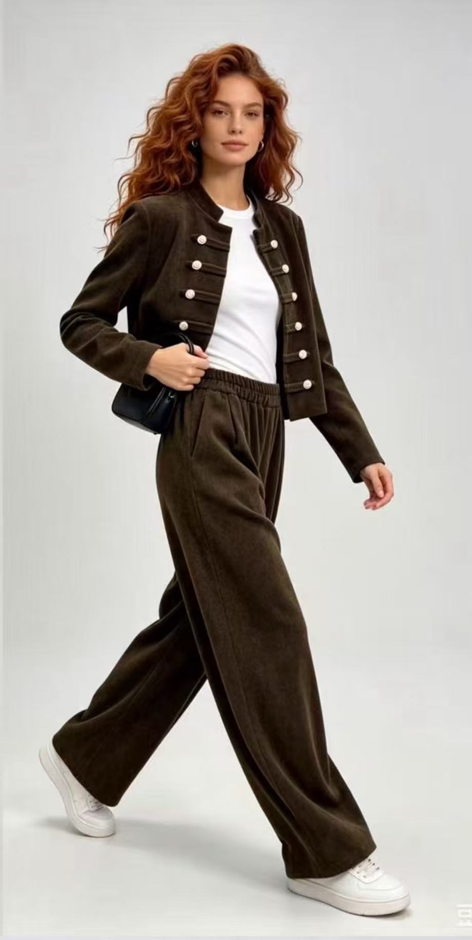 Set: Kurze Blazerjacke und Weite Hose