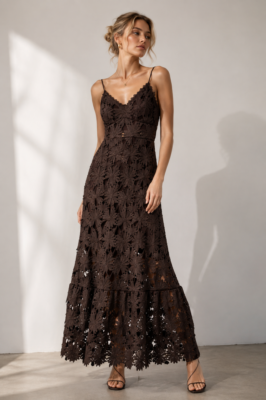 Figurbetontes Maxi-Kleid mit Spitze