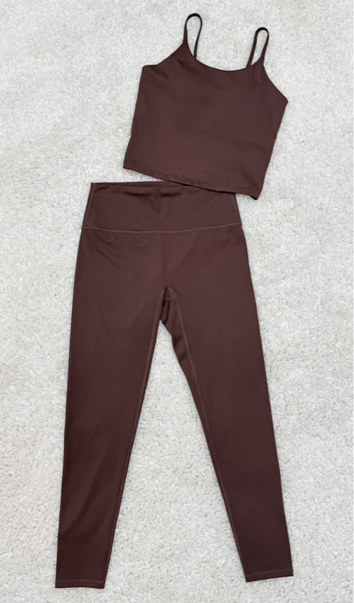 Figurnaher Top- und Leggings-Set