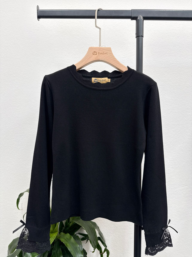 Pullover mit Spitze und Schleife