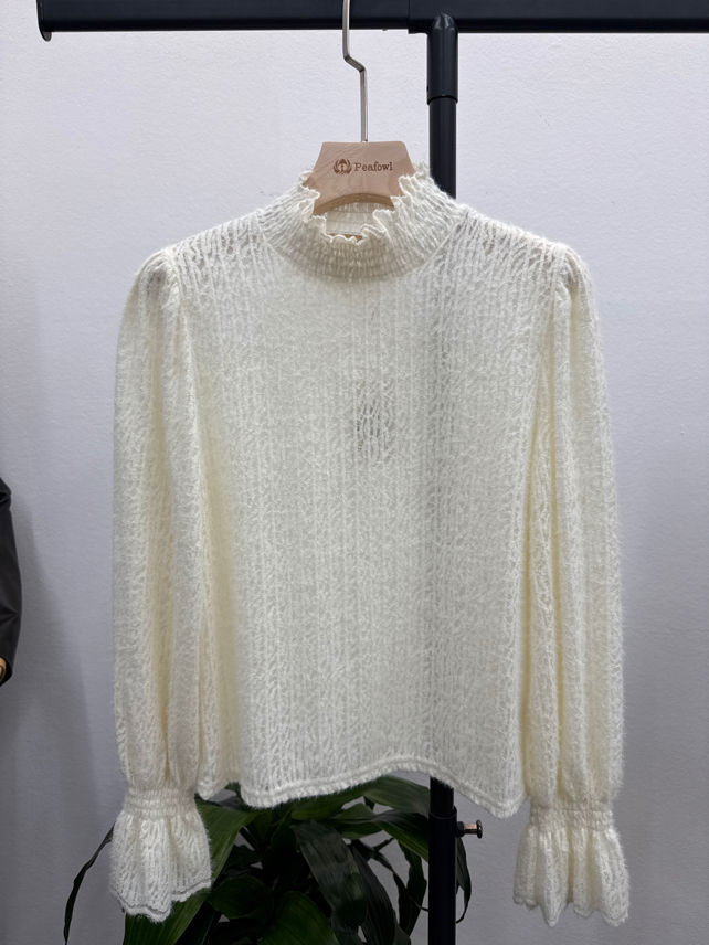 Bluse mit Halbschalkragen und Volant
