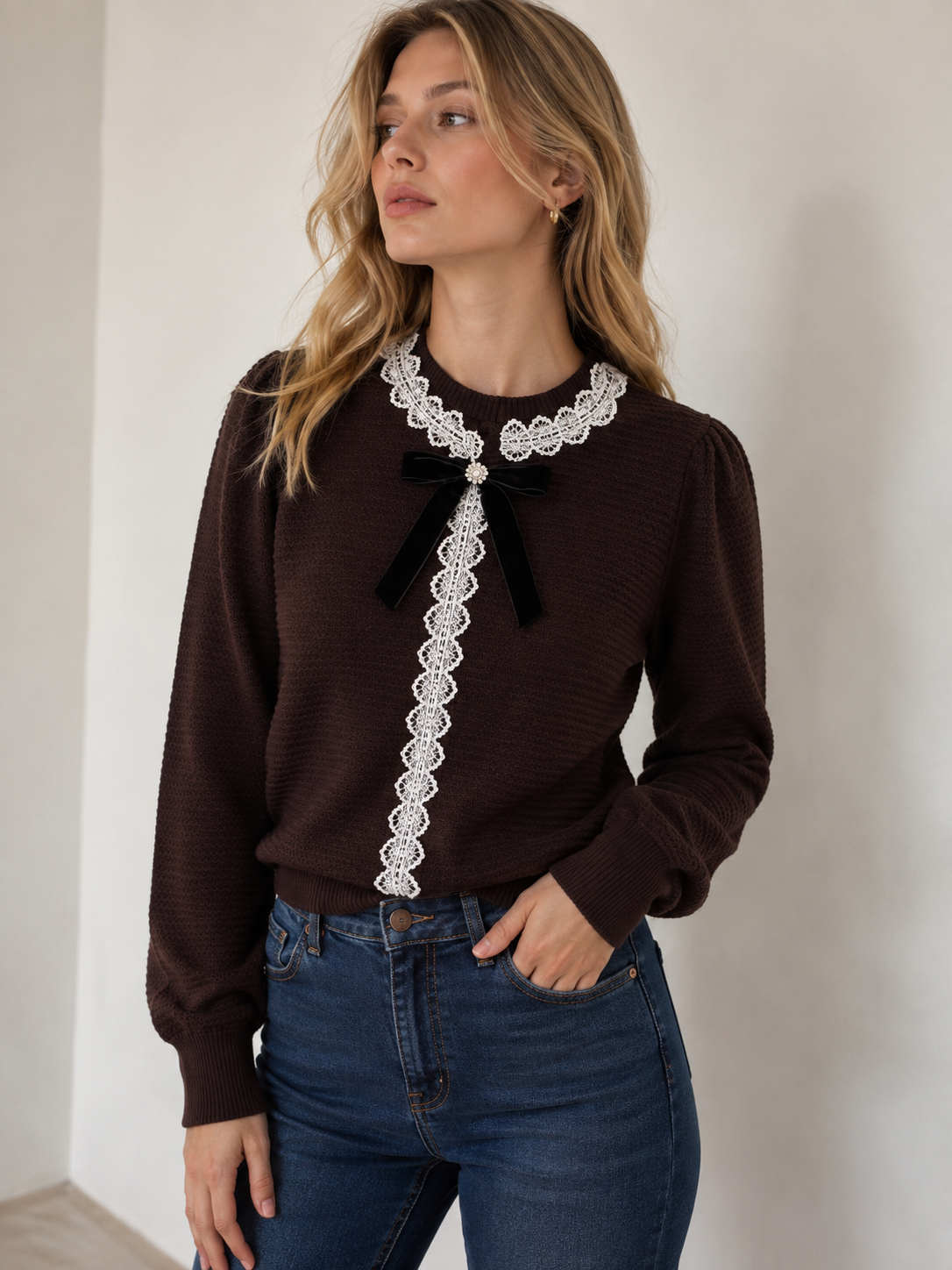 Pullover mit Spitze und Schleife