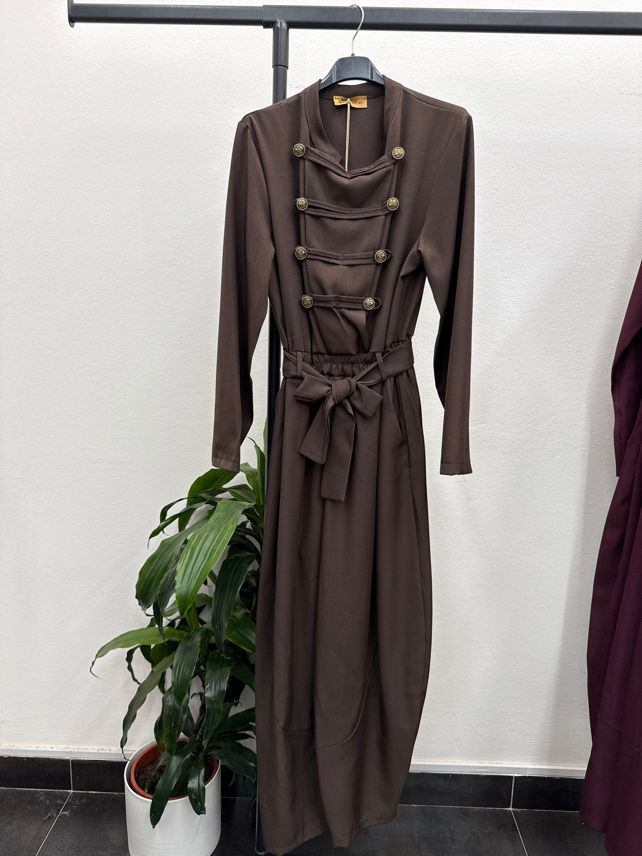 Jumpsuit mit Stehkragen und Gürtel