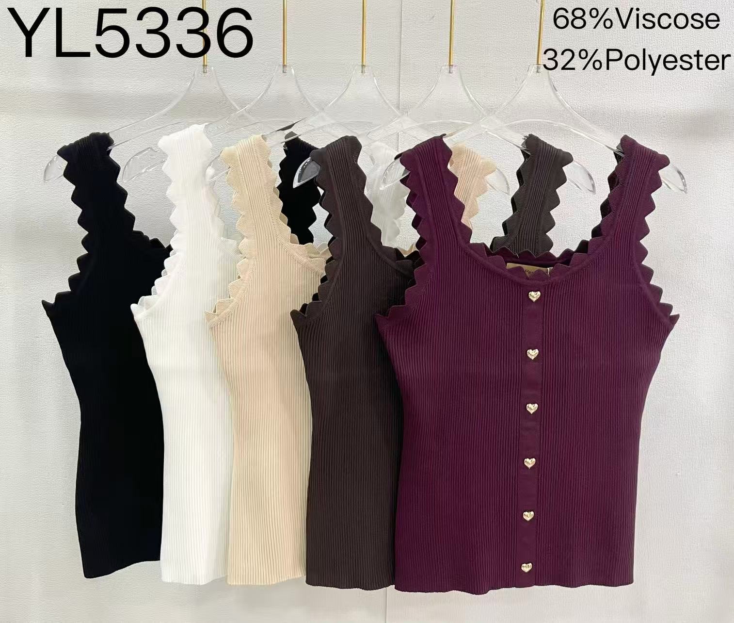 Figurbetontes Top mit V‑Ausschnitt