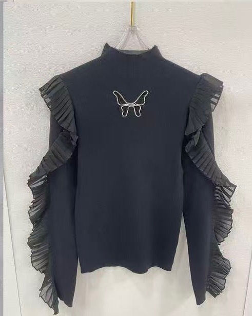 Pullover mit Rüschen und Stickerei