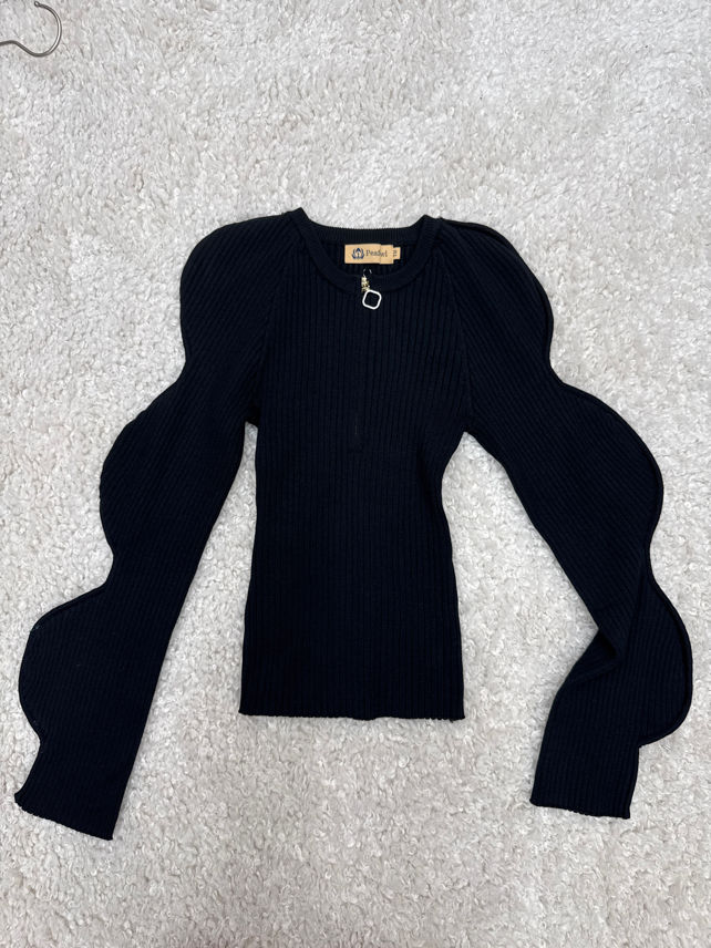 Figurbetontes Top mit Cut-Outs
