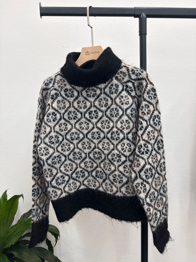 Rollkragenpullover mit geometrischem Muster