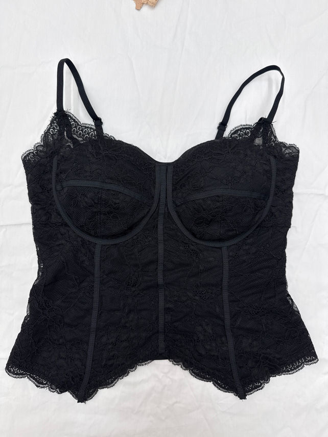 Figurnaher Spitzen-Bustier-Top