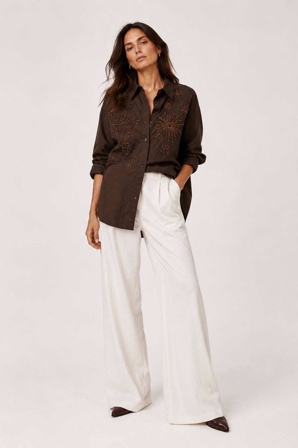 Locker sitzende Bluse mit Stickerei
