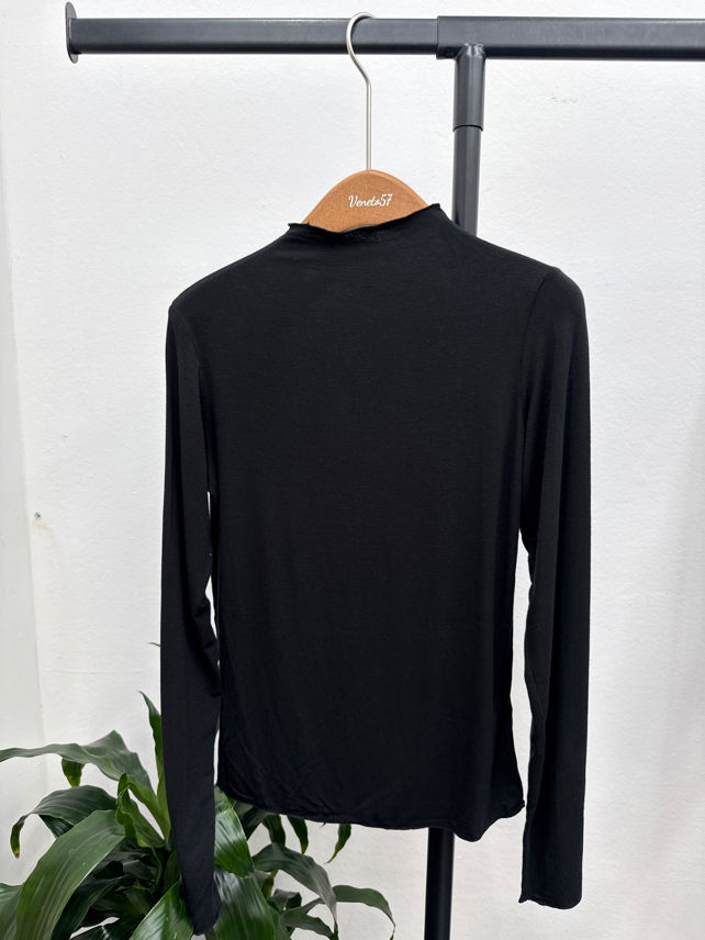 Figurnaher Top mit halbem Rollkragen