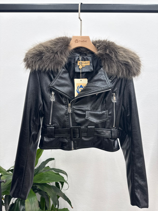 Kurze taillierte Jacke