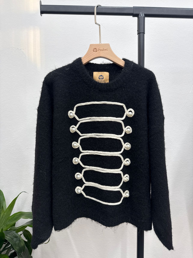 Flauschiger Strickpullover mit Knöpfen