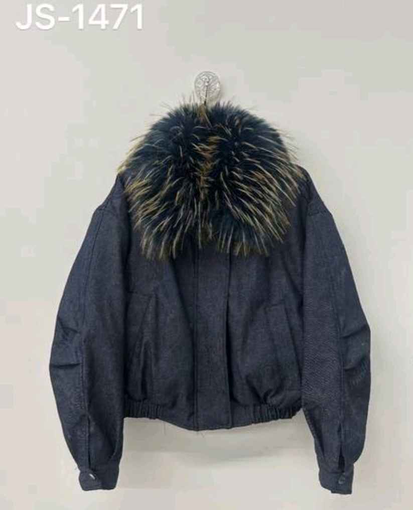 Bomberjacke mit elastischem Saum
