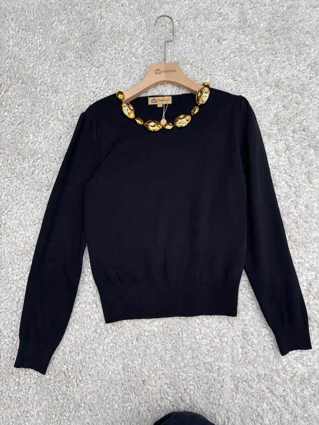 Pullover mit Rundhalsausschnitt und Dekoknöpfen
