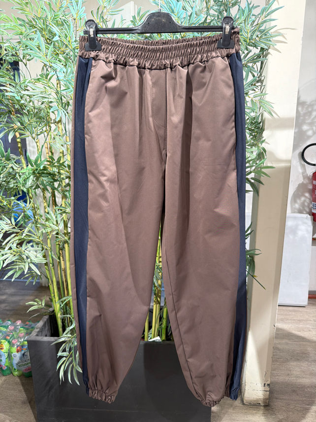 Lockere Jogger mit Seitenstreifen