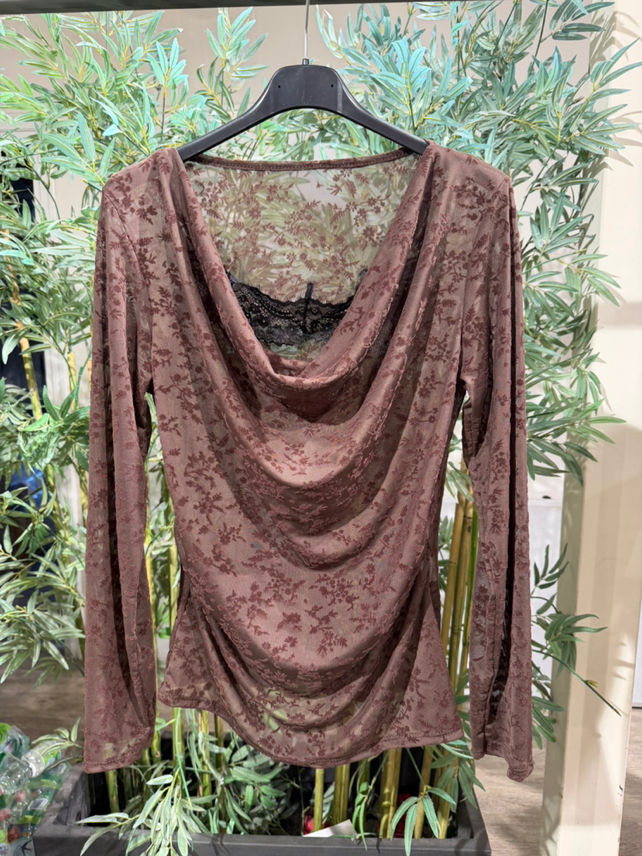 Figurbetontes Shirt mit Spitzenbesatz