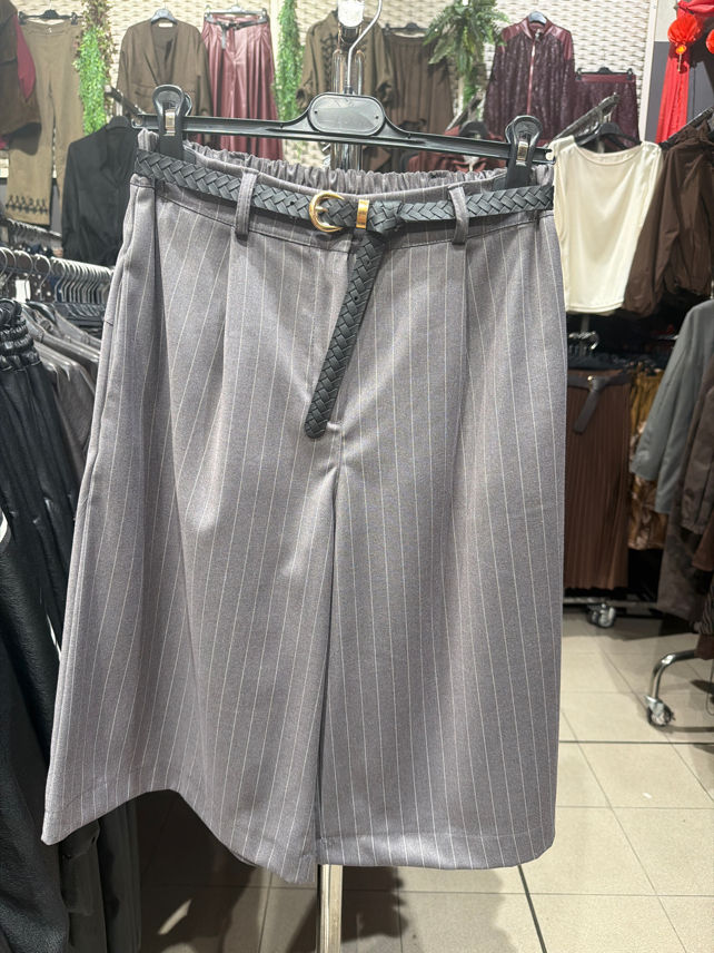 Weite 7/8-Hose mit Streifen