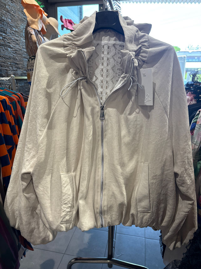 Lockere Jacke mit Kapuze