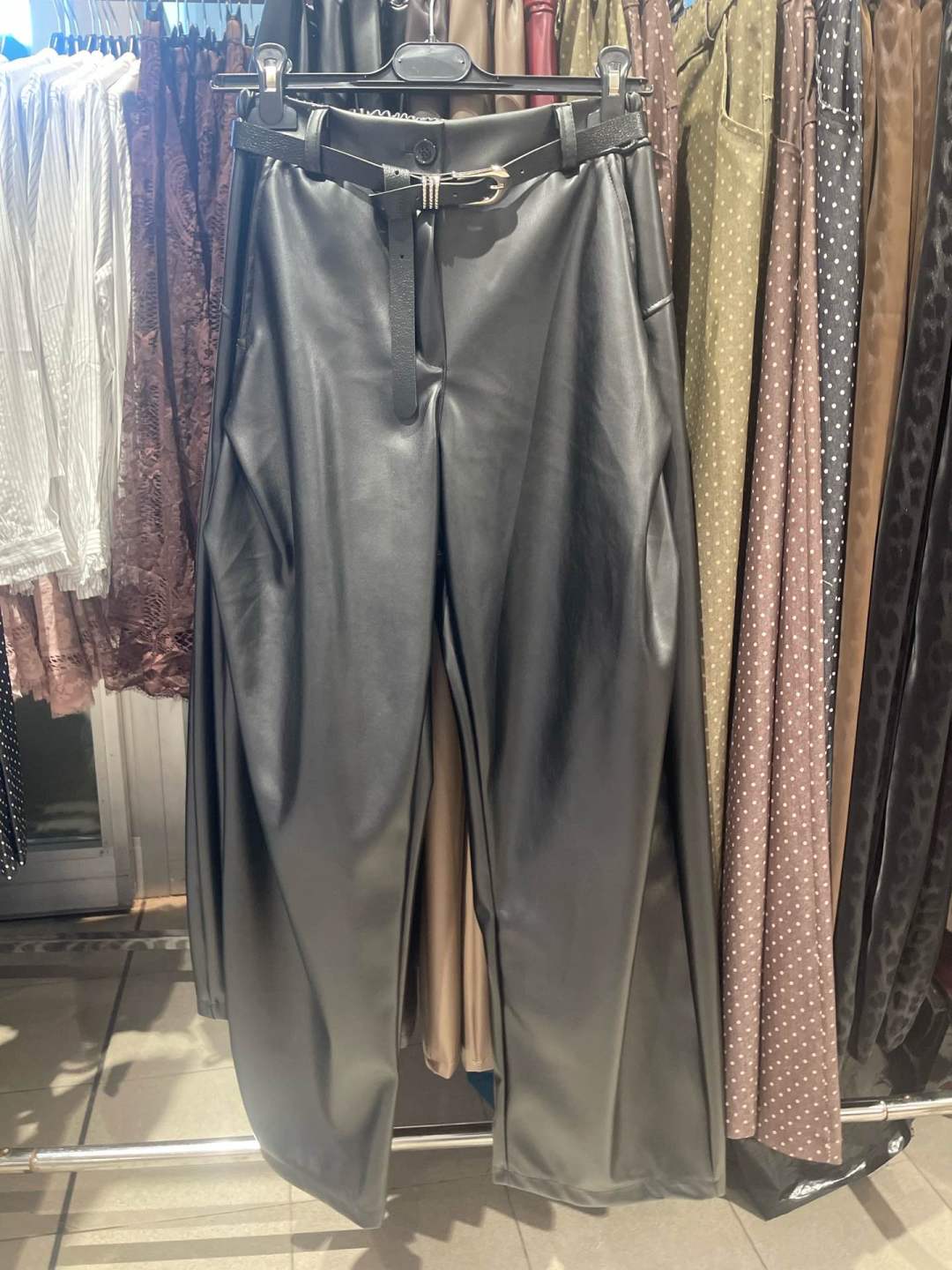 Wide‑Leg Hose mit Gürtel