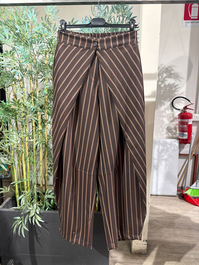Weit geschnittene Hose mit Bund