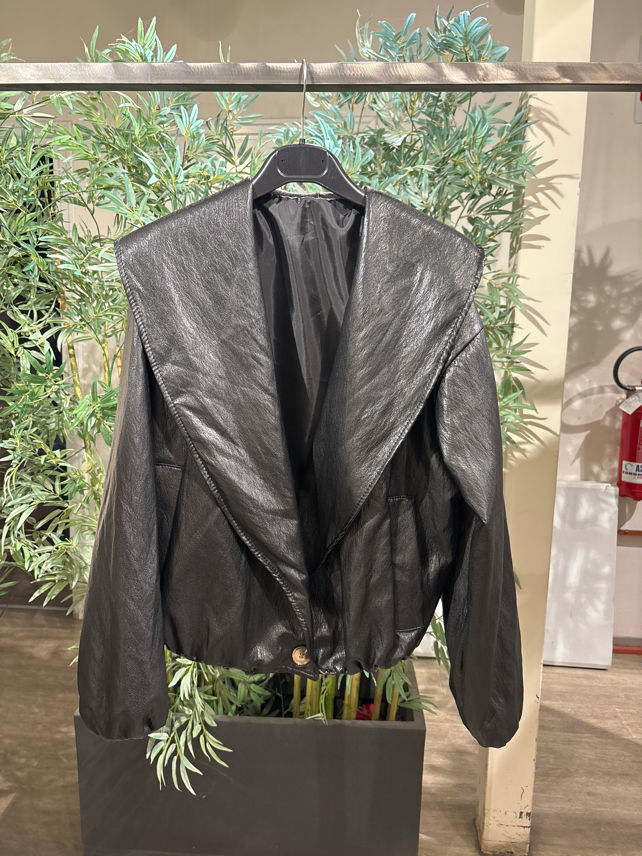Kurze Lederjacke mit elastischem Taillenbund