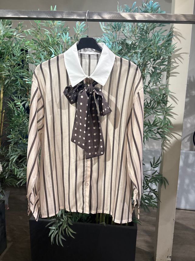 Bluse mit Schleife