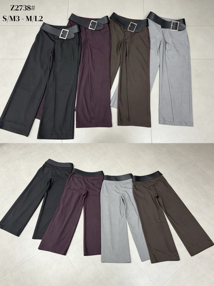 Hose mit weiter Beinführung und Taillengürtel