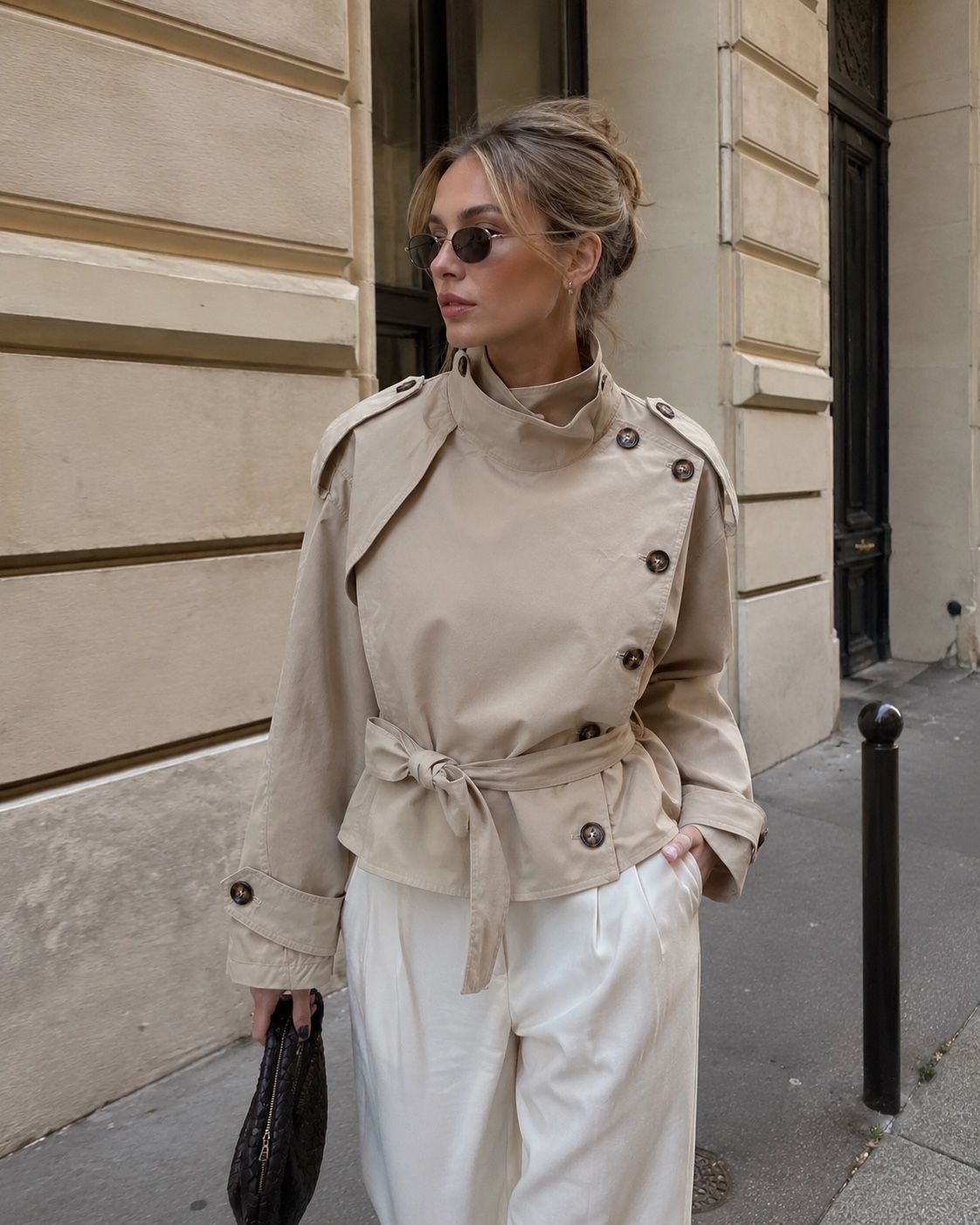 Kurzer Trenchcoat mit Stehkragen