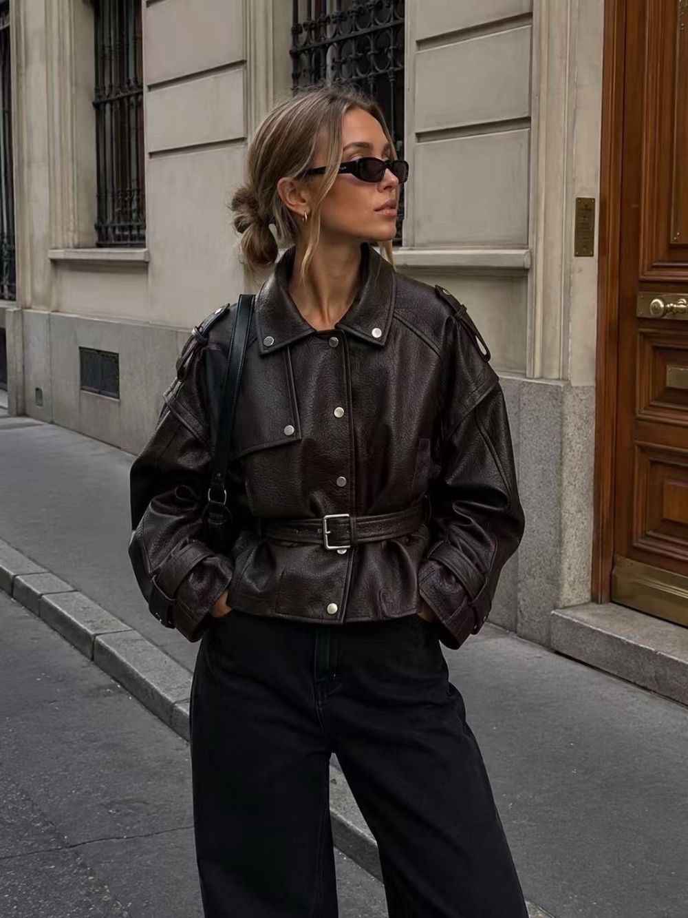 Kunstlederjacke mit Gürtel