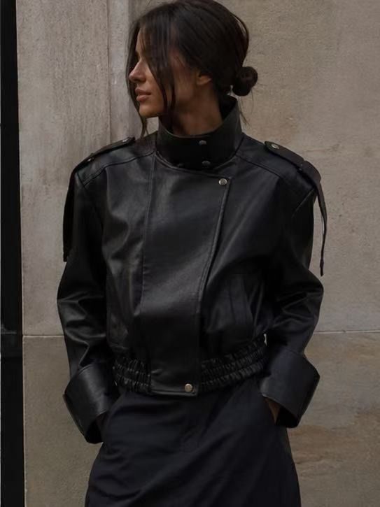 Kurze Jacke mit Stehkragen