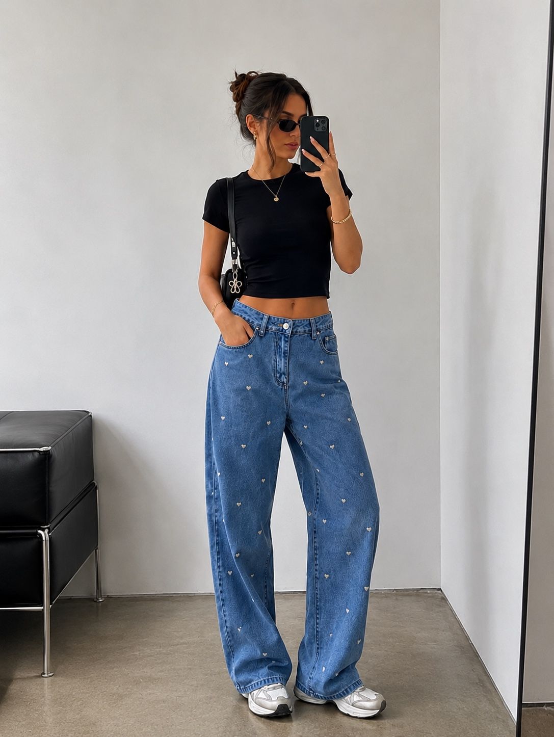 Weite High‑Waist‑Jeans mit dezentem Print